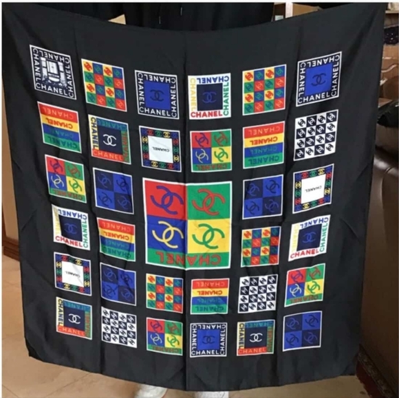 CHANEL Logo Multicolor Luxury Scarf 90 x 90 With CoA - Picture 1 of 3